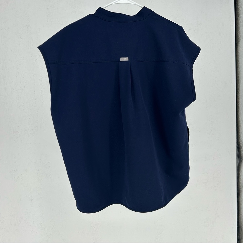 FIGs rafella Top in Navy Size Large*small flaw*